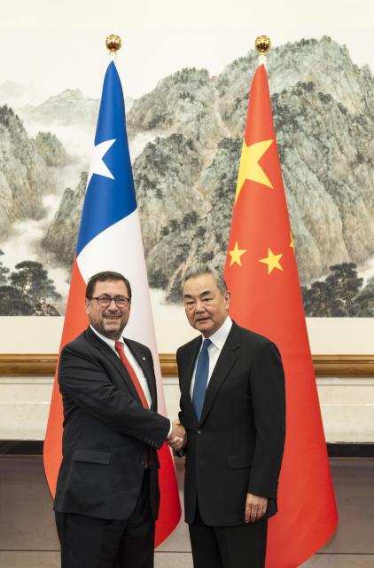 (260819) -- BEIJING, Aug. 19, 2026 (Xinhua) -- Chinese Foreign Minister Wang Yi, also a member of the Political Bureau of the Communist Party of China Central Committee, holds talks with Foreign Affairs Minister of Chile Francisco Perez Mackenna, in Beijing, capital of China, Aug. 19, 2026. (Xinhua/Cai Yang)