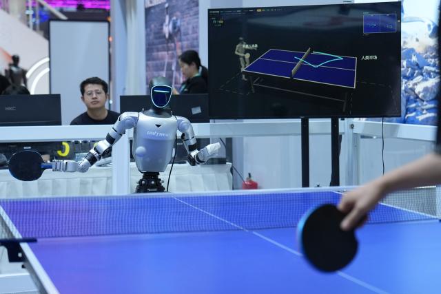 (260819) -- BEIJING, Aug. 19, 2026 (Xinhua) -- A robot plays table tennis during the 2026 World Robot Conference in Beijing, capital of China, Aug. 19, 2026. Themed "Human-Robot Symbiosis, Production-Demand Convergence," the 2026 edition of the conference kicked off here on Wednesday. (Xinhua/Ju Huanzong)