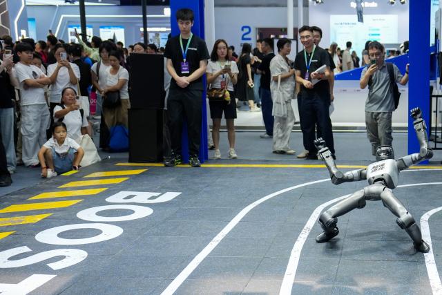 (260819) -- BEIJING, Aug. 19, 2026 (Xinhua) -- A robot dances for visitors during the 2026 World Robot Conference in Beijing, capital of China, Aug. 19, 2026. Themed "Human-Robot Symbiosis, Production-Demand Convergence," the 2026 edition of the conference kicked off here on Wednesday. (Xinhua/Ju Huanzong)