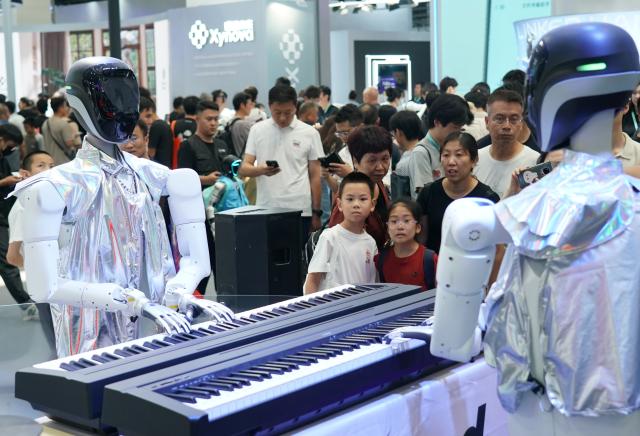 (260819) -- BEIJING, Aug. 19, 2026 (Xinhua) -- A robot band performs during the 2026 World Robot Conference in Beijing, capital of China, Aug. 19, 2026. Themed "Human-Robot Symbiosis, Production-Demand Convergence," the 2026 edition of the conference kicked off here on Wednesday. (Xinhua/Zhang Chenlin)