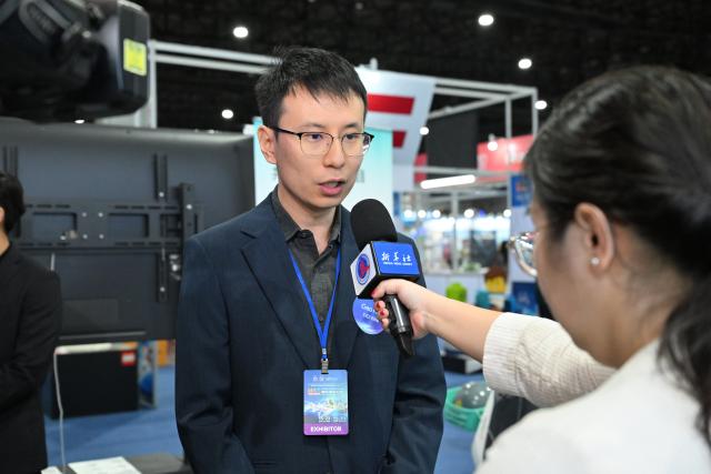 (260819) -- NONTHABURI, Aug. 19, 2026 (Xinhua) -- Klaus Gao, director of SEA Branch at DiDi Bike Overseas Division, speaks during an interview with Xinhua at the Thailand National Science and Technology Fair 2026 in Nonthaburi province, Thailand, Aug. 17, 2026.
  The Thailand National Science and Technology Fair 2026 is held here from Aug. 15 to 23 under the theme "Intelligence in Science for a Sustainable Future." It stands as Thailand's largest annual technology event.
   TO GO WITH "Asia-Pacific Community: Light of Chinese technology illuminates Thailand sci-tech fair" (Xinhua/Rachen Sageamsak)