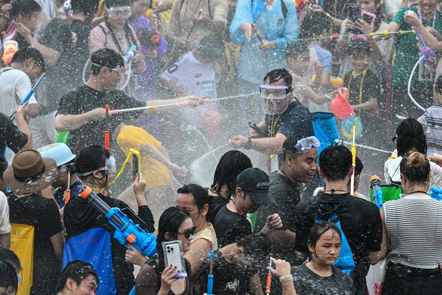 (260819) -- BAOTING, Aug. 19, 2026 (Xinhua) -- People attend a water festival held in Baoting Li and Miao Autonomous County, south China's Hainan Province, Aug. 19, 2026.
  A water festival is held here on Wednesday, on the occasion of the Qixi Festival, the Chinese version of the Valentine's Day. (Xinhua/Pu Xiaoxu)