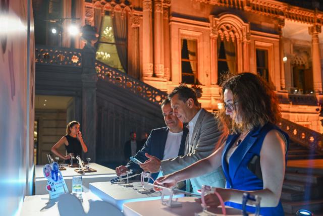 (260819) -- ISTANBUL, Aug. 19, 2026 (Xinhua) -- Guests try Huawei products at Huawei's new product launch event in Istanbul, Türkiye, Aug. 19, 2026. On Wednesday evening, Huawei held a product launch event in Istanbul, unveiling the Pura 90s series smartphones, tablets, smart wearables and other products for the Turkish market. (Xinhua/Liu Lei)