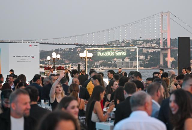 (260819) -- ISTANBUL, Aug. 19, 2026 (Xinhua) -- People attend Huawei's new product launch event in Istanbul, Türkiye, Aug. 19, 2026. On Wednesday evening, Huawei held a product launch event in Istanbul, unveiling the Pura 90s series smartphones, tablets, smart wearables and other products for the Turkish market. (Xinhua/Liu Lei)