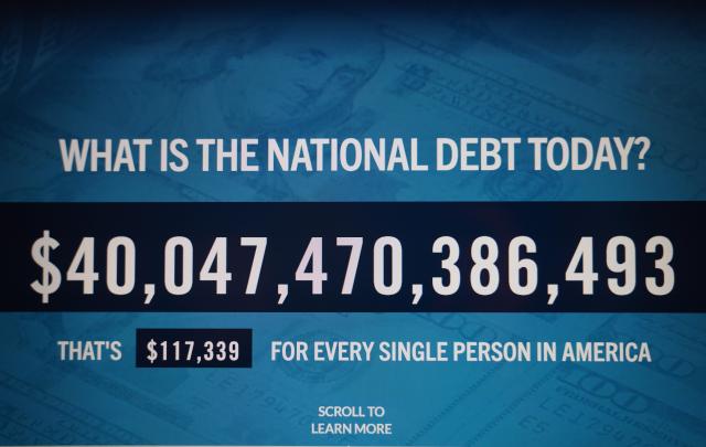 (260819) -- NEW YORK, Aug. 19, 2026 (Xinhua) -- A screen displays the U.S. national debt surpassing 40 trillion U.S. dollars, in New York, the United States. The U.S. national debt has surpassed 40 trillion dollars for the first time in history, according to data released by the Treasury Department on Wednesday. (Xinhua/Zhang Fengguo)