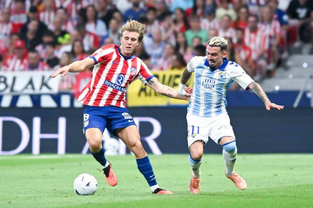 (260820) -- MADRID, Aug. 20, 2026 (Xinhua) -- Atletico de Madrid's Pablo Barrios (L) vies with Malaga's Joaquin Munoz during the Liga football match between Atletico de Madrid and Malaga at Metropolitano stadium in Madrid, Spain, Aug. 19, 2026. (Photo by Gustavo Valiente/Xinhua)