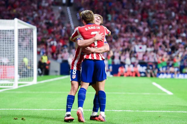 (260820) -- MADRID, Aug. 20, 2026 (Xinhua) -- Atletico de Madrid's Lee Kang-In (front) celebrates his goal with teammate Pablo Barrios during the Liga football match between Atletico de Madrid and Malaga at Metropolitano stadium in Madrid, Spain, Aug. 19, 2026. (Photo by Gustavo Valiente/Xinhua)