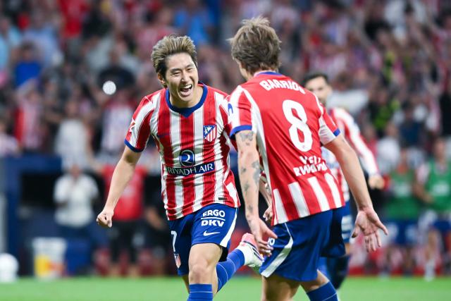 (260820) -- MADRID, Aug. 20, 2026 (Xinhua) -- Atletico de Madrid's Lee Kang-In (L) celebrates his goal with teammate Pablo Barrios during the Liga football match between Atletico de Madrid and Malaga at Metropolitano stadium in Madrid, Spain, Aug. 19, 2026. (Photo by Gustavo Valiente/Xinhua)