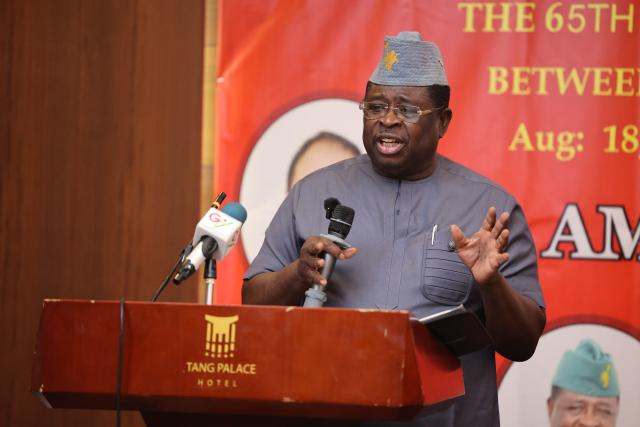 (260820) -- ACCRA, Aug. 20, 2026 (Xinhua) -- Michael Abu Sakara Foster, an agronomist, speaks during a roundtable dialogue organized by the Ghana-China Friendship Association in Accra, Ghana, Aug. 18, 2026. TO GO WITH "Roundup: China's development experience can inspire Ghana: expert" (Photo by Seth/Xinhua)