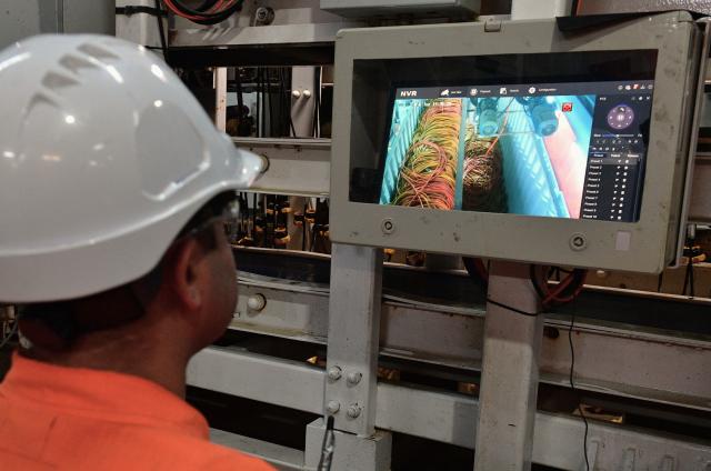 (260820) -- BAKU, Aug. 20, 2026 (Xinhua) -- An Azerbaijani employee monitors the feeding of node interconnection cables on-screen aboard a seismic vessel of Caspian Geophysical Company in the Caspian Sea near Baku, Azerbaijan, Aug. 18, 2026. Chinese and Azerbaijani oil-gas exploration technicians aboard the seismic vessel worked together to deploy OBN seismic instruments into the waters of the Caspian Sea, and conduct data analysis on Wednesday night.
   The vessel is operated by the Caspian Geophysical Company, a joint venture between China and Azerbaijan. (Xinhua/Chen Junfeng)