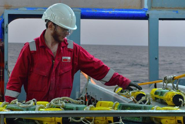 (260820) -- BAKU, Aug. 20, 2026 (Xinhua) -- An Azerbaijani employee attaches Ocean Bottom Node (OBN) seismic instruments to the cable aboard a seismic vessel of the Caspian Geophysical Company in the Caspian Sea near Baku, Azerbaijan, Aug. 18, 2026. Chinese and Azerbaijani oil-gas exploration technicians aboard the seismic vessel worked together to deploy OBN seismic instruments into the waters of the Caspian Sea, and conduct data analysis on Wednesday night.
   The vessel is operated by the Caspian Geophysical Company, a joint venture between China and Azerbaijan. (Xinhua/Chen Junfeng)