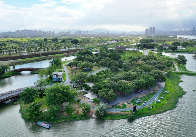 (260820) -- ZHANGZHOU, Aug. 20, 2026 (Xinhua) -- An aerial drone photo taken on Aug. 19, 2026 shows a view of Longjiang Suiyue park in Zhangzhou, southeast China's Fujian Province. Longjiang Suiyue park, a cultural and tourism complex, was transformed from an area with dilapidated buildings, widespread garbage, and wasted water. The renovated park officially opened on Dec. 31, 2024, and has attracted over 18 million visitors as of this June. (Xinhua/Lin Shanchuan)