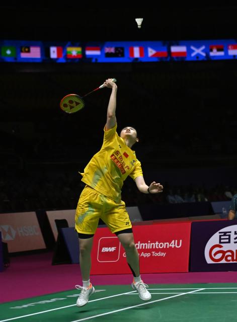 (260820) -- NEW DELHI, Aug. 20, 2026 (Xinhua) -- China's Han Yue hits a return during the women's singles round of 16 match against Kim Ga Eun of South Korea at BWF World Championships in New Delhi, Aug. 20, 2026. (Xinhua/Javed Dar)