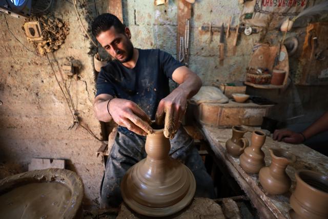 (260820) -- HEBRON, Aug. 20, 2026 (Xinhua) -- A man from the Al-Fakhoury family of Palestine makes pottery at a workshop, in the West Bank city of Hebron, on Aug. 19, 2026. The traditional handmade pottery craft of the Al-Fakhoury family in Hebron has been passed down through generations. (Photo by Mamoun Wazwaz/Xinhua)