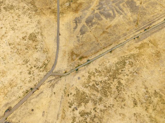 (260820) -- LONDON, Aug. 20, 2026 (Xinhua) -- An aerial drone photo taken on Aug. 19, 2026 shows parched grassland at Blackheath in London, Britain. In Britain, extreme dryness has become a defining feature of the summer. Provisional data from the Met Office showed that England and Wales experienced their driest July on record, while nearly three-quarters of England was officially under drought conditions by Aug. 10. (Photo by Ray Tang/Xinhua)
