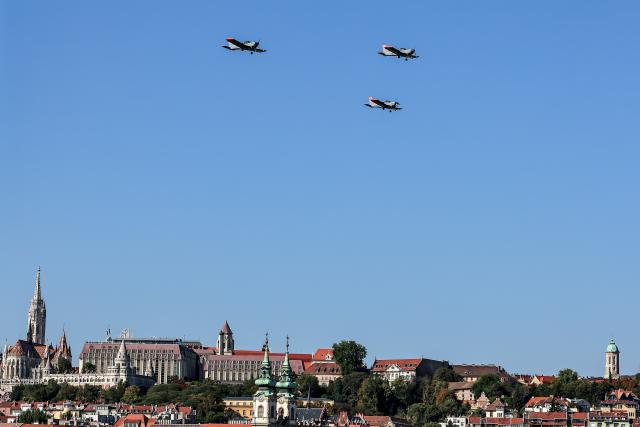 (260820) -- BUDAPEST, Aug. 20, 2026 (Xinhua) -- A formation of Hungarian Air Force fighter jets is pictured in a military air parade over the Danube in Budapest, Hungary, on Aug. 20, 2026. Hungary marks its national day on Thursday with traditional ceremonies, music concerts, and a redesigned evening spectacle in Budapest. (Photo by David Balogh/Xinhua)