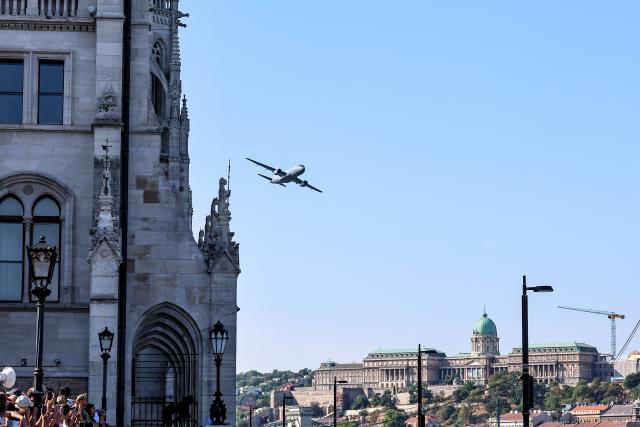 (260820) -- BUDAPEST, Aug. 20, 2026 (Xinhua) -- A Hungarian Air Force military aircraft participates in a military air parade over the Danube in Budapest, Hungary, on Aug. 20, 2026. Hungary marks its national day on Thursday with traditional ceremonies, music concerts, and a redesigned evening spectacle in Budapest. (Photo by David Balogh/Xinhua)