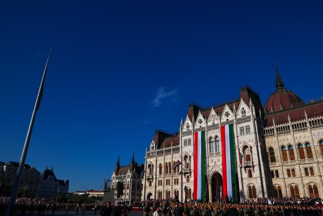(260820) -- BUDAPEST, Aug. 20, 2026 (Xinhua) -- This photo taken on Aug. 20, 2026 shows a flag-raising and military oath-taking ceremony at Kossuth Square in front of the parliament building in Budapest, Hungary. Hungary marks its national day on Thursday with traditional ceremonies, music concerts, and a redesigned evening spectacle in Budapest. (Photo by David Balogh/Xinhua)
