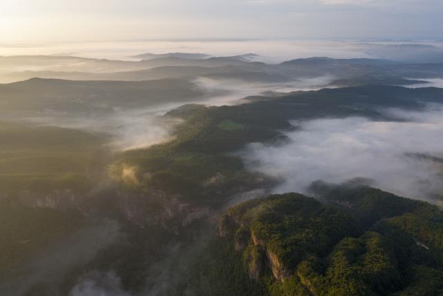 (260820) -- JIAN'GE, Aug. 20, 2026 (Xinhua) -- An aerial drone photo taken on Aug. 20, 2026 shows the Jianmen Pass shrouded in clouds and mist in Jian'ge County, Guangyuan City of southwest China's Sichuan Province. (Xinhua/Jiang Hongjing)