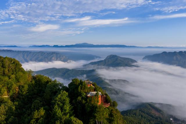 (260820) -- JIAN'GE, Aug. 20, 2026 (Xinhua) -- A drone photo taken on Aug. 20, 2026 shows mountains shrouded in clouds and mist in Jian'ge County, Guangyuan City of southwest China's Sichuan Province. (Xinhua/Jiang Hongjing)