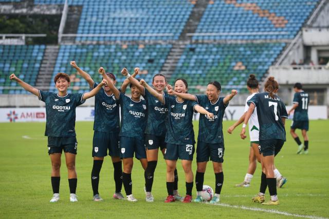 (260820) -- YANGON, Aug. 20, 2026 (Xinhua) -- Players of Ayeyawady FC Women celebrate after scoring during a preliminary match between No Limits FC of Lebanon and Ayeyawady FC Women of Myanmar of the 2026-2027 AFC Women's Champions League in Yangon, Myanmar, Aug. 20, 2026. (Xinhua/Myo Kyaw Soe)