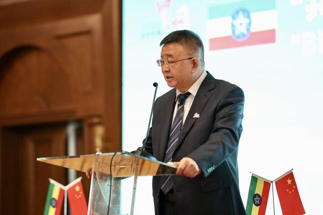 (260820) -- ADDIS ABABA, Aug. 20, 2026 (Xinhua) -- Chang Hui, deputy director general of the Department of Foreign Trade at China's Ministry of Commerce, speaks at the "Big Market for All: Export to China" Ethiopia Session in Addis Ababa, Ethiopia, Aug. 19, 2026. China launched the "Big Market for All: Export to China" Ethiopia Session on Wednesday in Addis Ababa, the capital of Ethiopia, as part of its effort to encourage and expand exports of Ethiopian products to the Chinese market.
  A total of 33 cooperation deals were signed between companies of the two sides, with a combined contract value of over 330 million U.S. dollars. (Xinhua/Geng Xinning)