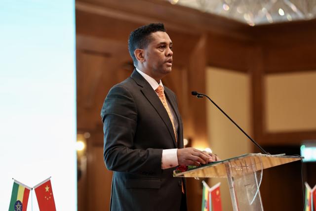 (260820) -- ADDIS ABABA, Aug. 20, 2026 (Xinhua) -- Kassahun Gofe, Ethiopia's minister of trade and regional integration, speaks at the "Big Market for All: Export to China" Ethiopia Session in Addis Ababa, Ethiopia, Aug. 19, 2026. China launched the "Big Market for All: Export to China" Ethiopia Session on Wednesday in Addis Ababa, the capital of Ethiopia, as part of its effort to encourage and expand exports of Ethiopian products to the Chinese market.
  A total of 33 cooperation deals were signed between companies of the two sides, with a combined contract value of over 330 million U.S. dollars. (Xinhua/Geng Xinning)