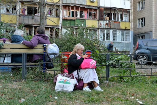(260820) -- KIEV, Aug. 20, 2026 (Xinhua) -- People evacuate from a building damaged in a Russian overnight missile and drone attack in Kiev, Ukraine, Aug. 20, 2026. A Russian overnight missile and drone attack hits Kyiv, Ukraine, on August 20, 2026. (Photo by Peter Druk/Xinhua)