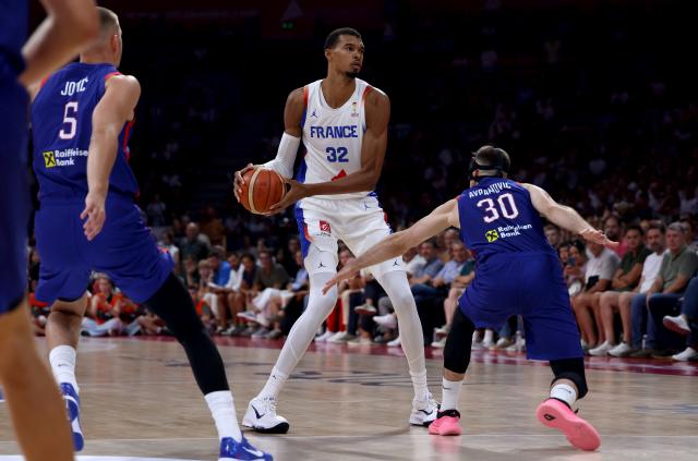 (260821) -- BELGRADE, Aug. 21, 2026 (Xinhua) -- France's Victor Wembanyama (C) vies with Serbia's Aleksa Avramovic (R) during a friendly basketball match between Serbia and France in Belgrade, Serbia on August 20, 2026. (Photo by Djordje Kostic/Xinhua)