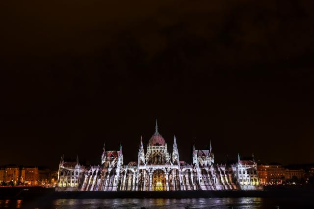 (260821) -- BUDAPEST, Aug. 21, 2026 (Xinhua) -- An evening show featuring fireworks, choreographed drone displays and light projections is held to celebrate the Hungarian national day in Budapest, Hungary, Aug. 20, 2026. (Photo by David Balogh/Xinhua)