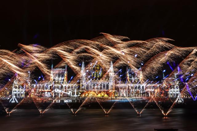 (260821) -- BUDAPEST, Aug. 21, 2026 (Xinhua) -- An evening show featuring fireworks, choreographed drone displays and light projections is held to celebrate the Hungarian national day in Budapest, Hungary, Aug. 20, 2026. (Photo by David Balogh/Xinhua)