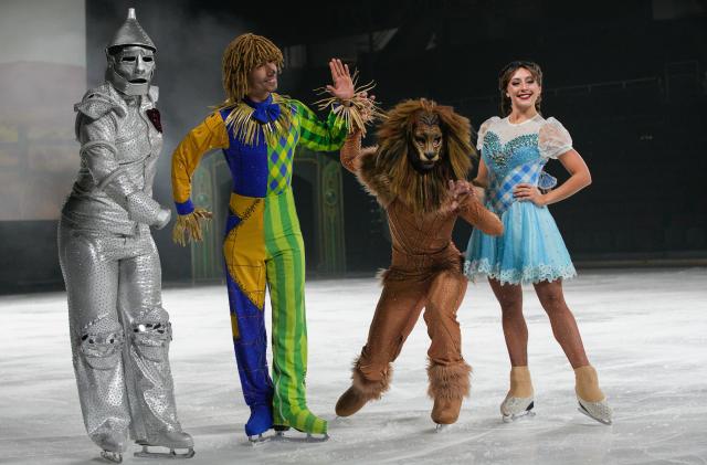 (260821) -- VANCOUVER, Aug. 21, 2026 (Xinhua) -- Figure skaters perform in costumes at a media preview event for the 2026 Pacific National Exhibition (PNE) Fair in Vancouver, Canada, Aug. 20, 2026. The PNE Fair, a long-running event in Canada, is held from Aug. 22 to Sept. 7 this year, marking its 116th edition. (Photo by Liang Sen/Xinhua)