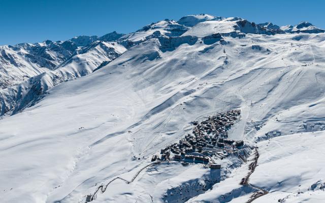 (260821) -- SANTIAGO, Aug. 21, 2026 (Xinhua) -- An aerial photo taken on Aug. 20, 2026 shows a view of the Andes Mountains in the Santiago Metropolitan Region, Chile. (Xinhua/Zhou Jiayi)