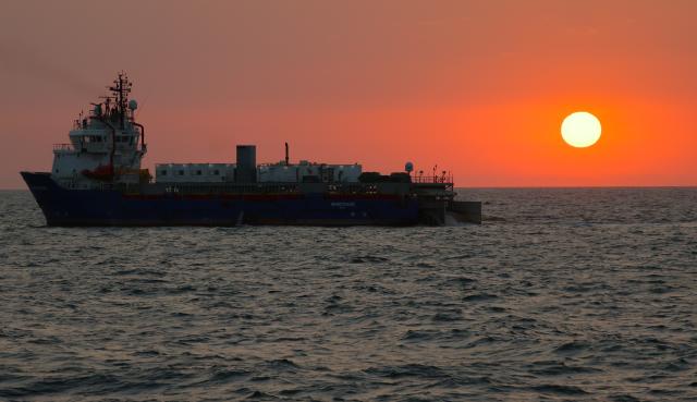 (260821) -- BAKU, Aug. 21, 2026 (Xinhua) -- This photo taken on Aug. 19, 2026 shows a sunset view seen from a geophysical survey vessel of Caspian Geophysical Company, a China-Azerbaijan joint venture, in the Caspian Sea near Baku, Azerbaijan. (Xinhua/Chen Junfeng)