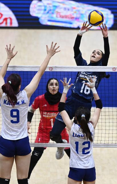 (260821) -- TIANJIN, Aug. 21, 2026 (Xinhua) -- Ayda Valinezhad (top R) of Iran competes during the pool A volleyball match between Iran and Chinese Taipei at the AVC Women's Volleyball Continental Championship in Tianjin, China, Aug. 21, 2026. (Xinhua/Zhao Zishuo)