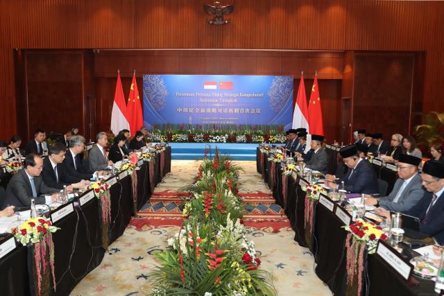 (260821) -- JAKARTA, Aug. 21, 2026 (Xinhua) -- Chinese Foreign Minister Wang Yi, also a member of the Political Bureau of the Communist Party of China Central Committee, co-chairs the first Conference of China-Indonesia Comprehensive Strategic Dialogue Mechanism with Indonesian Foreign Minister Sugiono in Jakarta, Indonesia, Aug. 21, 2026. (Xinhua/Cen Yunpeng)