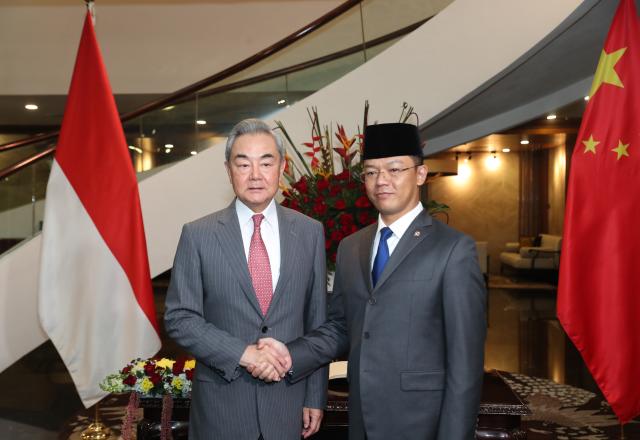 (260821) -- JAKARTA, Aug. 21, 2026 (Xinhua) -- Chinese Foreign Minister Wang Yi, also a member of the Political Bureau of the Communist Party of China Central Committee, co-chairs the first Conference of China-Indonesia Comprehensive Strategic Dialogue Mechanism with Indonesian Foreign Minister Sugiono in Jakarta, Indonesia, Aug. 21, 2026. (Xinhua/Cen Yunpeng)