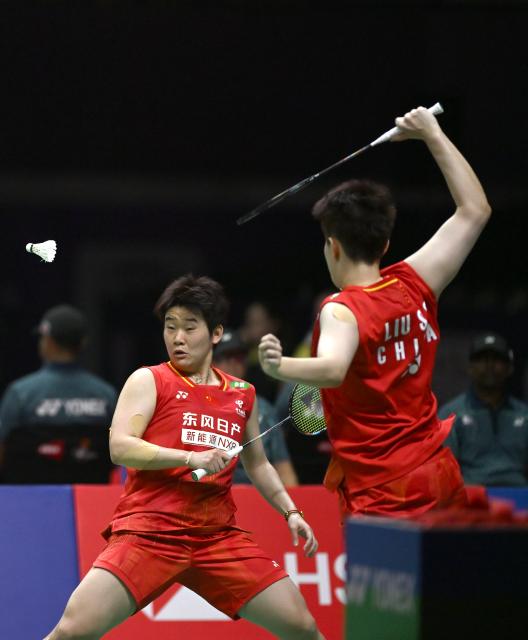 (260821) -- NEW DELHI, Aug. 21, 2026 (Xinhua) -- Tan Ning (L)/Liu Shengshu compete during the women's doubles quarterfinal between Tan Ning/Liu Shengshu of China and Yeung Nga Ting/Yeung Pui Lam of China's Hong Kong at BWF World Championships in New Delhi, India, Aug. 21, 2026. (Xinhua/Javed Dar)