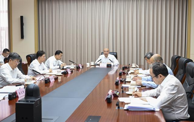 (260821) -- BEIJING, Aug. 21, 2026 (Xinhua) -- Chinese Vice Premier Liu Guozhong, also a member of the Political Bureau of the Communist Party of China Central Committee, addresses a video conference at the Ministry of Agriculture and Rural Affairs on autumn grain production and disaster control, on Aug. 21, 2026. (Xinhua/Zhang Ling)