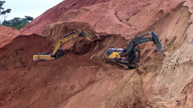 (260821) -- ZAMBOYE, Aug. 21, 2026 (Xinhua) -- This video screenshot taken on Aug. 19, 2026 shows rescue operations at the Zamboye mining site, in the Central African Republic. More than 100 miners were killed Tuesday after a gold mine caved in at a border village between Cameroon and the Central African Republic (CAR), Cameroonian officials and local media have said. Gregoire Mvongo, governor of Cameroon's East Region, which borders CAR, said Wednesday that the collapse happened around 2:00 p.m. local time in the village of Zamboye. (Xinhua)