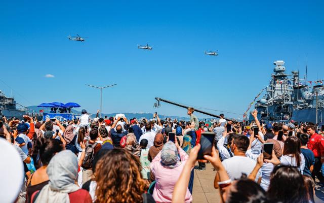 (260821) -- KOCAELI, Aug. 21, 2026 (Xinhua) -- People visit the Teknofest Blue Homeland 2026, a defense and technology festival centered on naval capabilities, at the Golcuk Naval Shipyard Command in Kocaeli, Türkiye, on Aug. 21, 2026. (Mustafa Kaya/Handout via Xinhua)