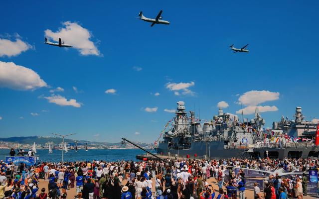 (260821) -- KOCAELI, Aug. 21, 2026 (Xinhua) -- People visit the Teknofest Blue Homeland 2026, a defense and technology festival centered on naval capabilities, at the Golcuk Naval Shipyard Command in Kocaeli, Türkiye, on Aug. 21, 2026. (Mustafa Kaya/Handout via Xinhua)