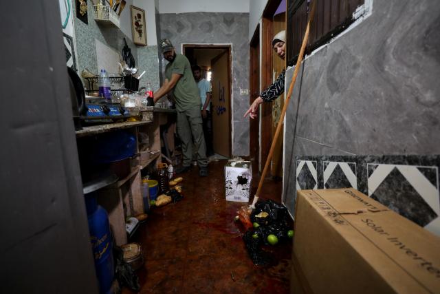 (260821) -- JENIN, Aug. 21, 2026 (Xinhua) -- Palestinians inspect the house of Fathi Zedan Khazem, who was shot dead after attempting to stab an Israeli soldier in the northern West Bank city of Jenin, Aug. 21, 2026. The Israel Defense Forces (IDF) said Khazem armed with a knife attempted to stab an Israeli soldier during an operation in the Jenin area and was shot dead by troops. (Photo by Nidal Eshtayeh/Xinhua)