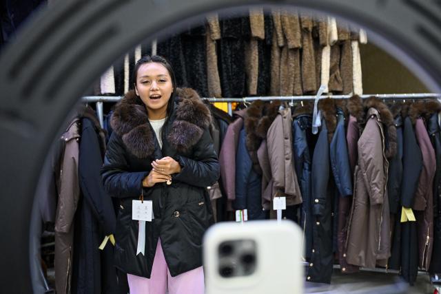 (260822) -- HORGOS, Aug. 22, 2026 (Xinhua) -- A live-streamer from Kazakhstan promotes clothes at Yiwu International Business Trade Mall of the China-Kazakhstan Horgos International Border Cooperation Center in Horgos, northwest China's Xinjiang Uygur Autonomous Region, Aug. 21, 2026. In recent years, Horgos, an important gateway to Central Asia, has harnessed the geographic, logistics and commodity advantages of the Horgos Area of China (Xinjiang) Pilot Free Trade Zone and the China-Kazakhstan Horgos International Border Cooperation Center and fostered a new form of cross-border e-commerce business featuring foreign live-streamers. (Xinhua/Ding Lei)