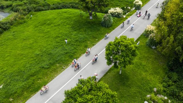 (260822) -- DALI, Aug. 22, 2026 (Xinhua) -- An aerial drone photo shows people cycling along the Erhai Lake ecological corridor in Dali, southwest China's Yunnan Province, Aug. 21, 2026. The Erhai Lake ecological corridor has entered its peak tourism season during the summer holiday, with cycling becoming a popular choice for many visitors to tour the lake and get close to the nature.
   Local authorities have been continuously upgrading the infrastructure and supporting services along the corridor to create more cultural and tourism experiences. In the first seven months of 2026, the corridor has received more than 17 million visitors. (Xinhua/Hu Chao)