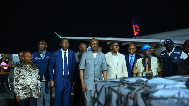 (260822) -- KINSHASA, Aug. 22, 2026 (Xinhua) -- Roger Kamba (C, front), health minister of the Democratic Republic of the Congo (DRC), receives the first batch of Ebola vaccine doses in Kinshasa, DRC, Aug. 21, 2026. TO GO WITH "DR Congo receives 1st batch of Ebola vaccine doses as outbreak kills over 2,500" (DRC health ministry/Handout via Xinhua)