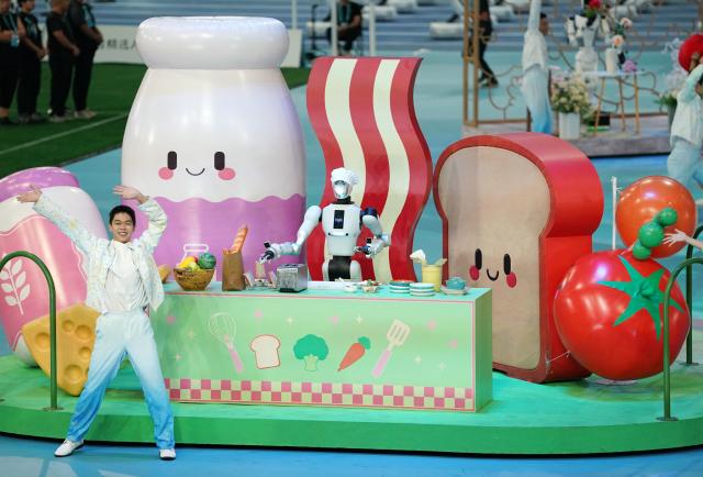 (260822) -- BEIJING, Aug. 22, 2026 (Xinhua) -- Humanoid robots and artists perform during the opening ceremony of the 2nd World Humanoid Robot Games in Beijing, capital of China, Aug. 22, 2026. (Xinhua/Zhang Chenlin)