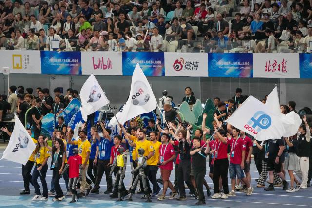 (260822) -- BEIJING, Aug. 22, 2026 (Xinhua) -- Delegations parade during the opening ceremony of the 2nd World Humanoid Robot Games in Beijing, capital of China, Aug. 22, 2026. (Xinhua/Ju Huanzong)