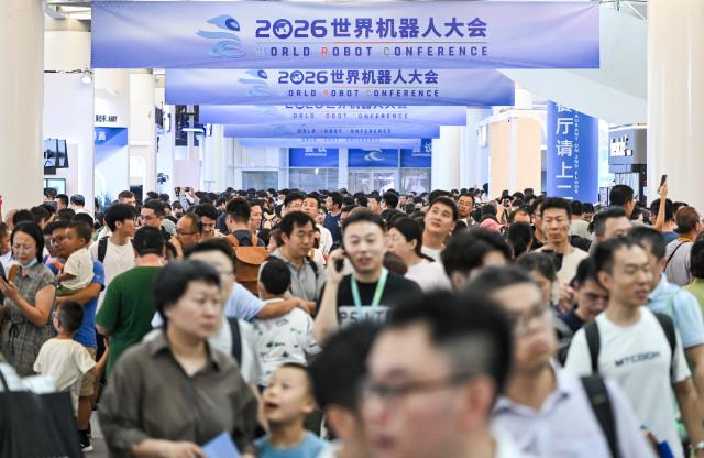 (260822) -- BEIJING, Aug. 22, 2026 (Xinhua) -- People visit the 2026 World Robot Conference in Beijing, capital of China, Aug. 22, 2026. The conference, which runs from Wednesday through Sunday, has drawn more than 300 exhibitors from 26 countries, with over 3,000 products on display, including more than 300 debuts. Many people visited the conference on Saturday, the first open day of the event. (Xinhua/Chen Yehua)
