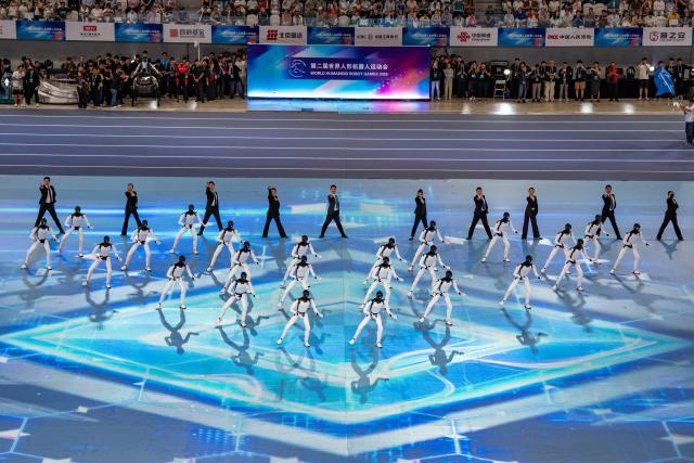 (260822) -- BEIJING, Aug. 22, 2026 (Xinhua) -- Humanoid robots and artists perform during the opening ceremony of the 2nd World Humanoid Robot Games in Beijing, capital of China, Aug. 22, 2026. (Xinhua/Sun Fei)